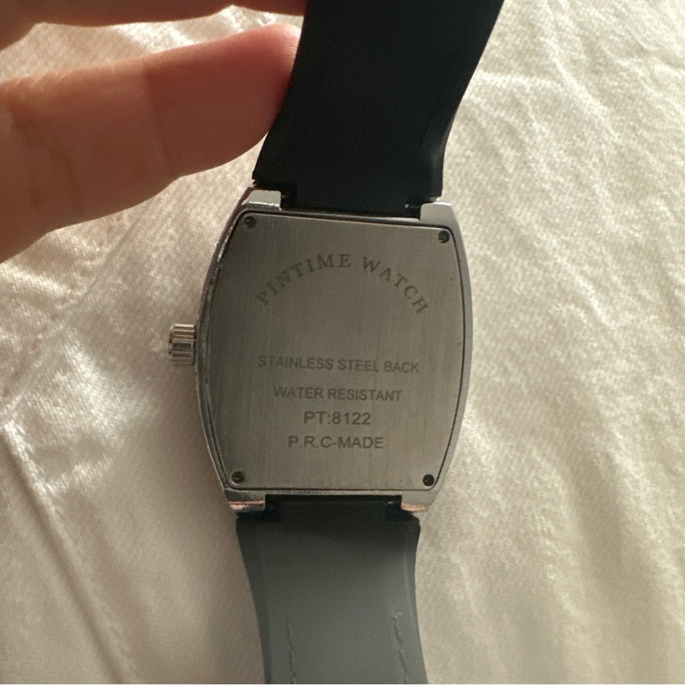 Black and Silver Men's Quartz Watch - Picture 3 of 5
